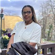 Prof passionnée pour prête à rendre la compréhension de l’Histoire plus ludique.